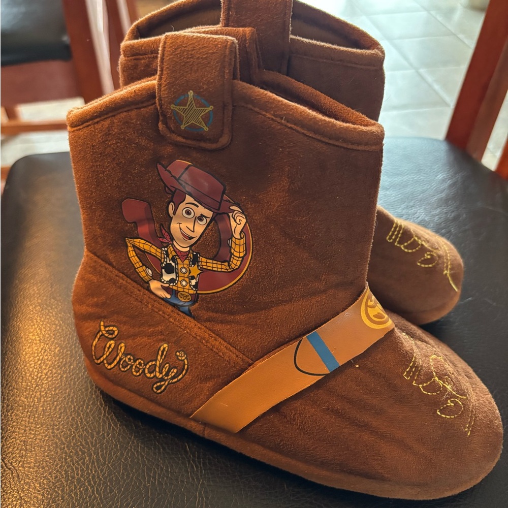 Woody slippers